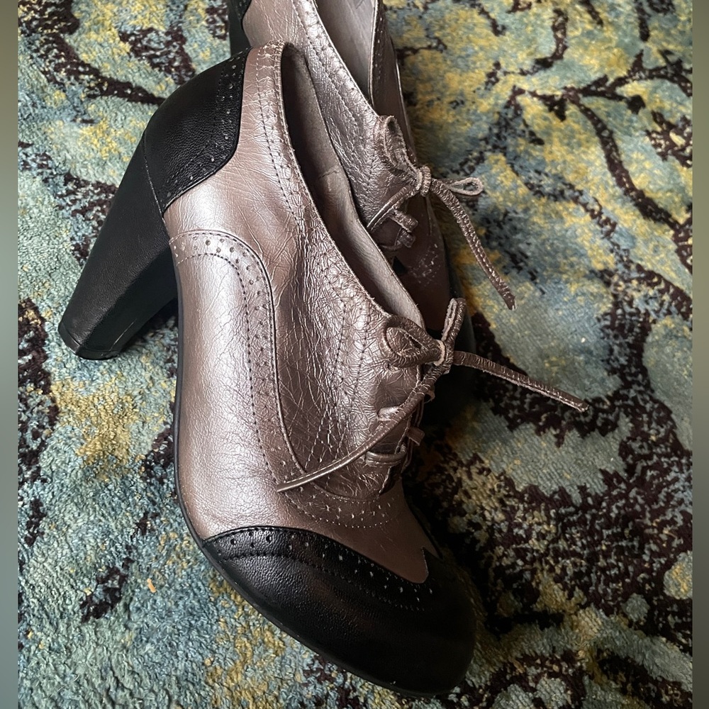 Jeffrey Campbell Black and Silver Heeled Oxfords US Sz7.5 UK 38